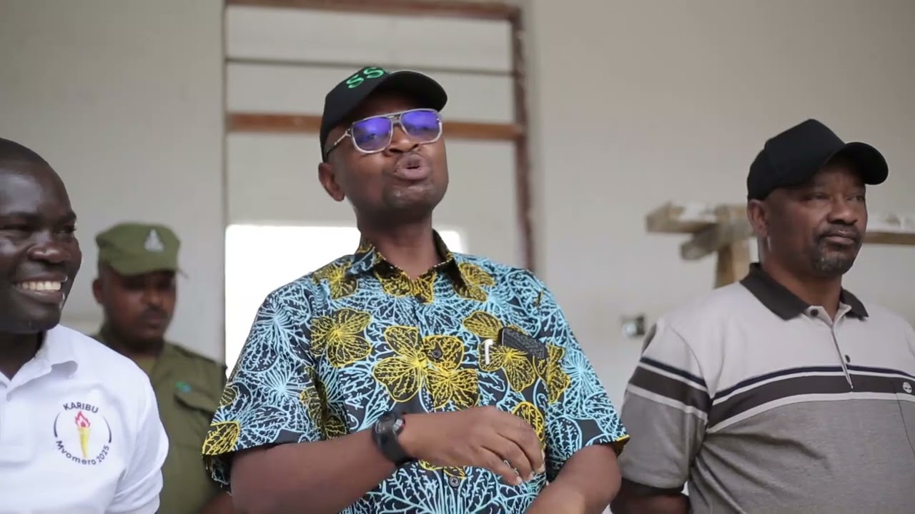 DC DOTTO AKAGUA UJENZI WA ZAHANATI YA KIJIJI CHA MAFURU 