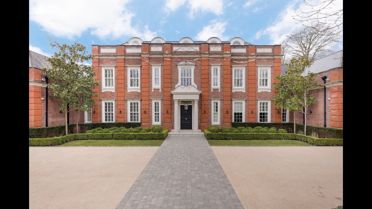 A Spectacular Home Located on Queens Drive
