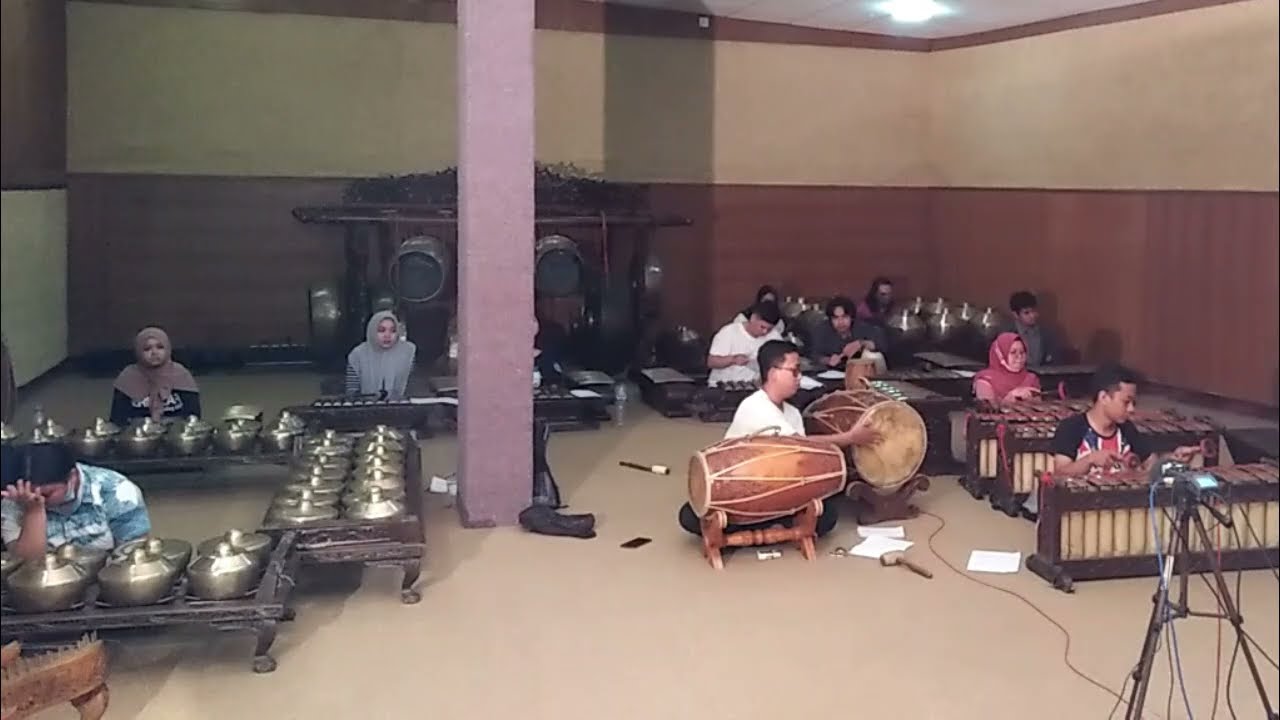 Jineman Laras Wangi Slendro Nem || Sinden Risky Handayani || Karawitan No Name