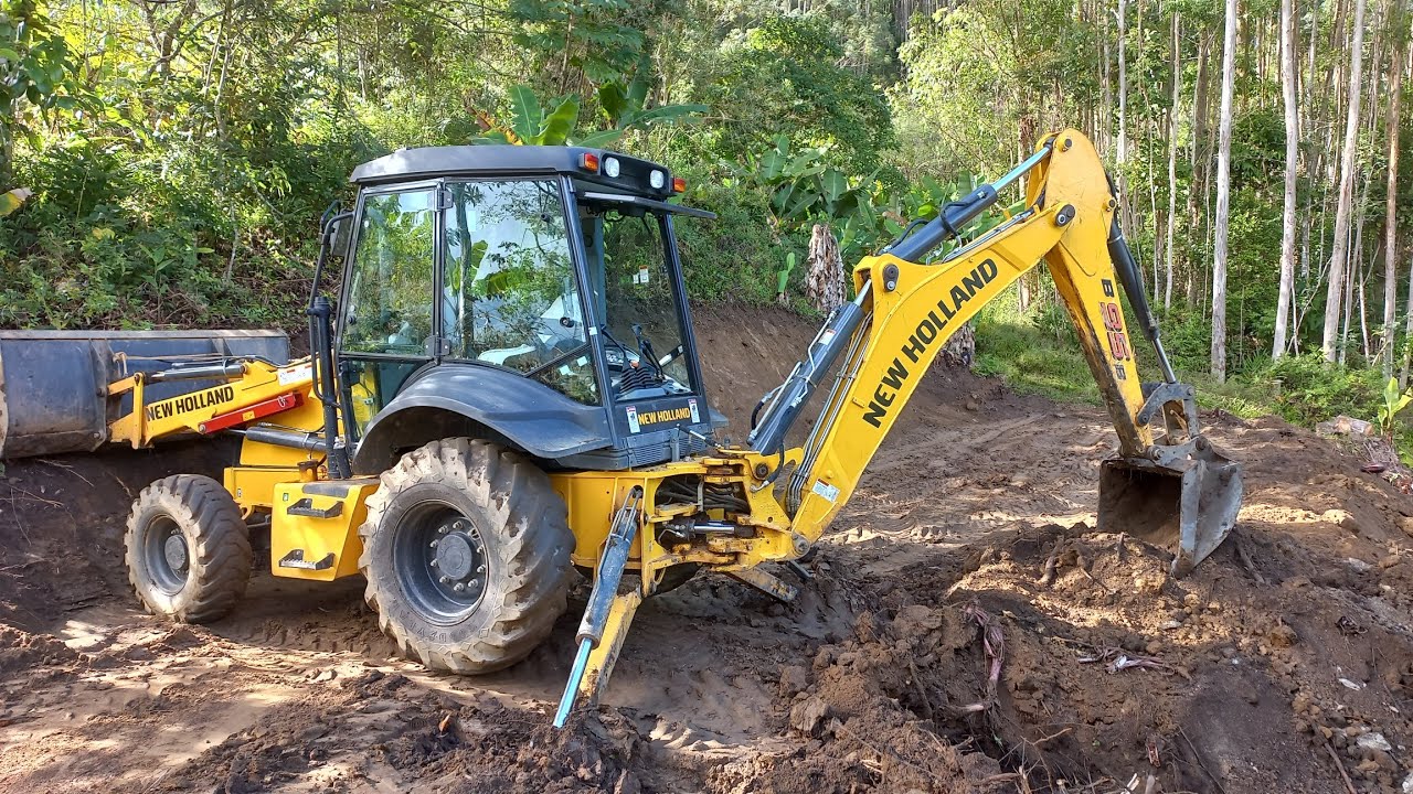 Abertura de Poço para Irrigação com a Retroescavadeira NEW HOLLAND B95B.#newhollandtractor#brasil