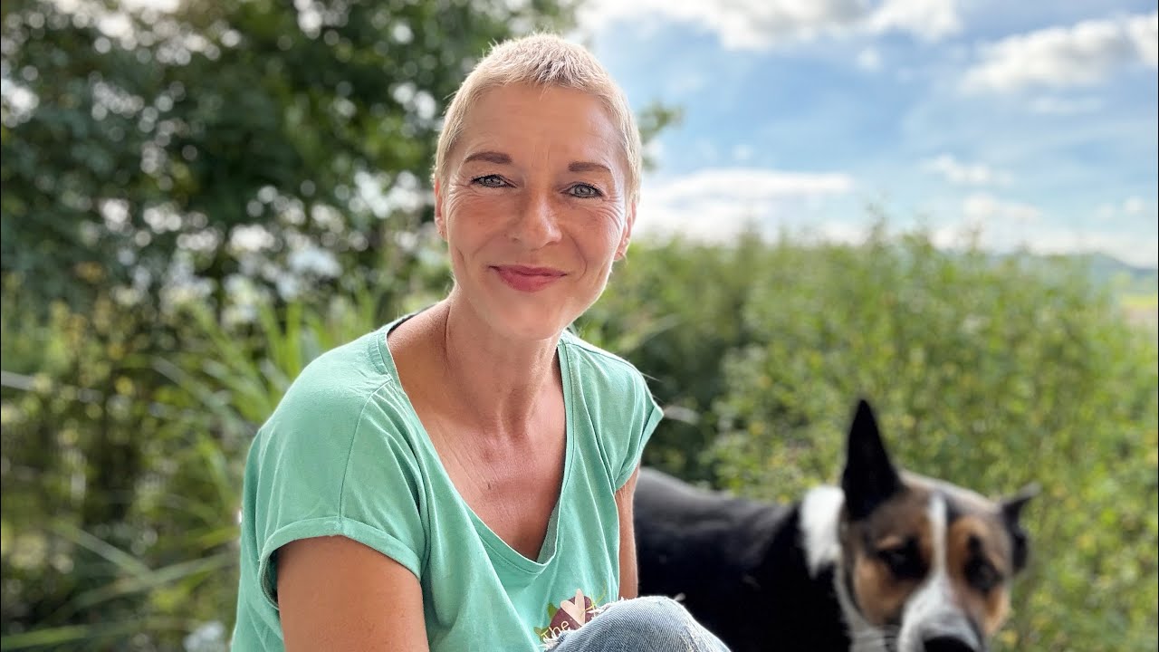 Eine projizierend ablehnende Person! Durch sie entwickelst Du jetzt Deine geistige Kraft. 