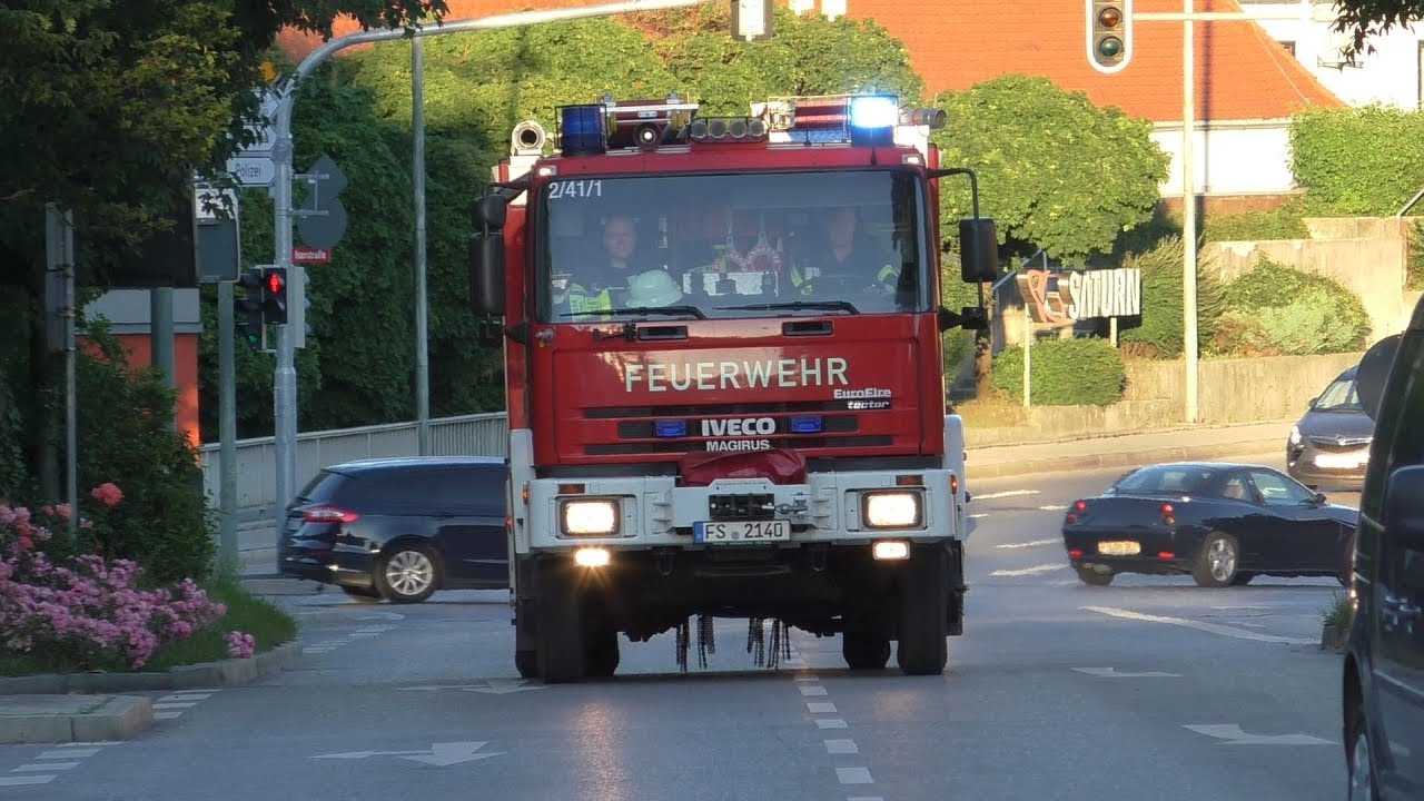 DLK + LF FW 1 + Löschzug FW 2 FF Freising