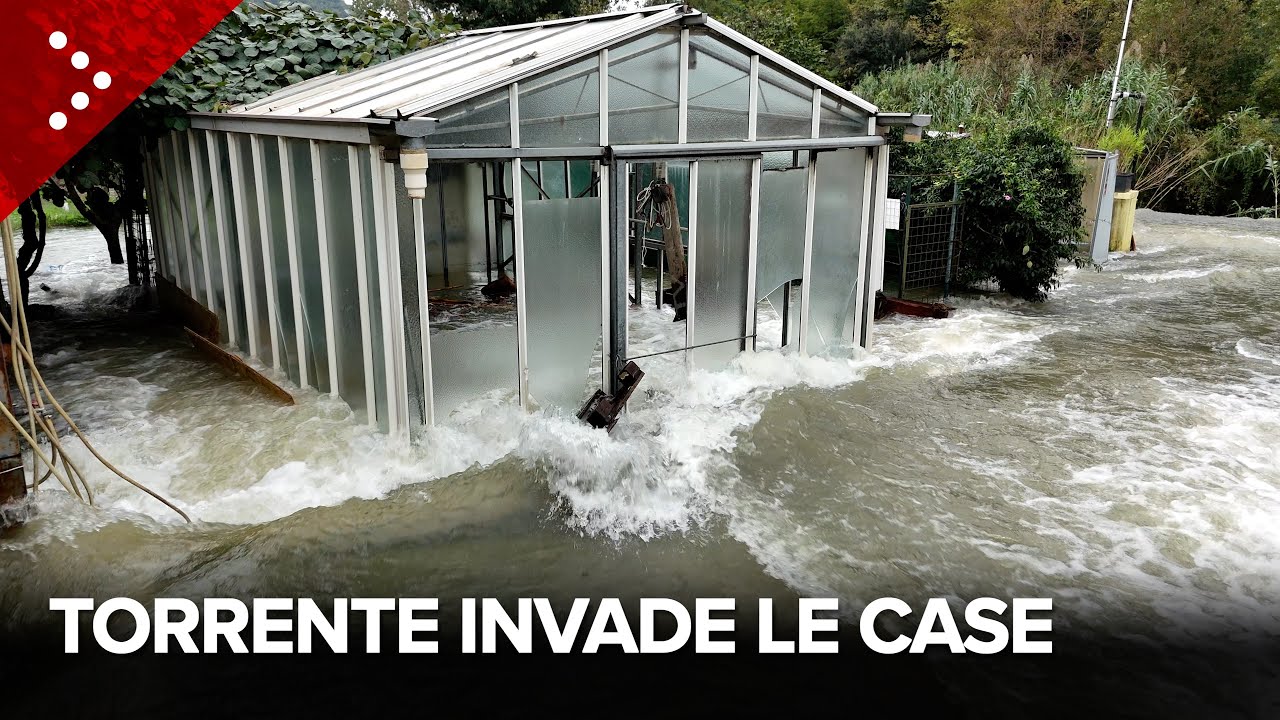 Maltempo, cava frana in un torrente nel savonese, l'acqua invade la case ad Ellera
