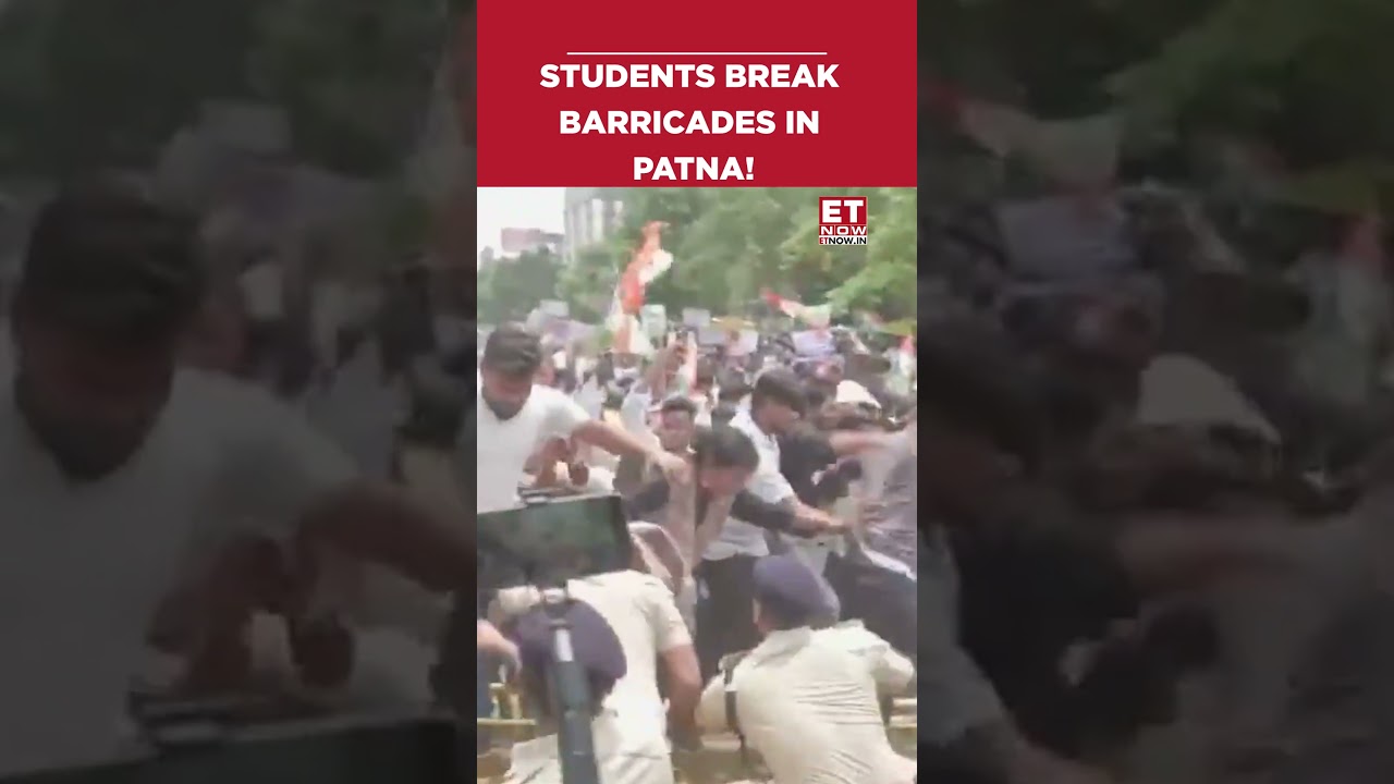 Patna Student Protest Escalates As Demonstrators Break Barricades, March Towards CM House #shorts