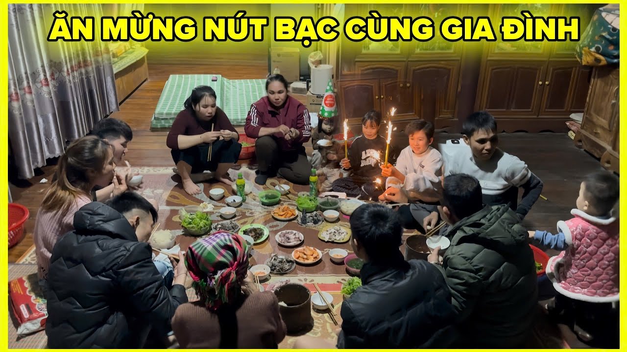 Nhận Quà Tài Trợ Từ Cô Khán Giả - Bé Hạt Tiêu Tổ Chức Ăn Mừng Nút Bạc Cực Ấm Áp Cùng Gia Đình
