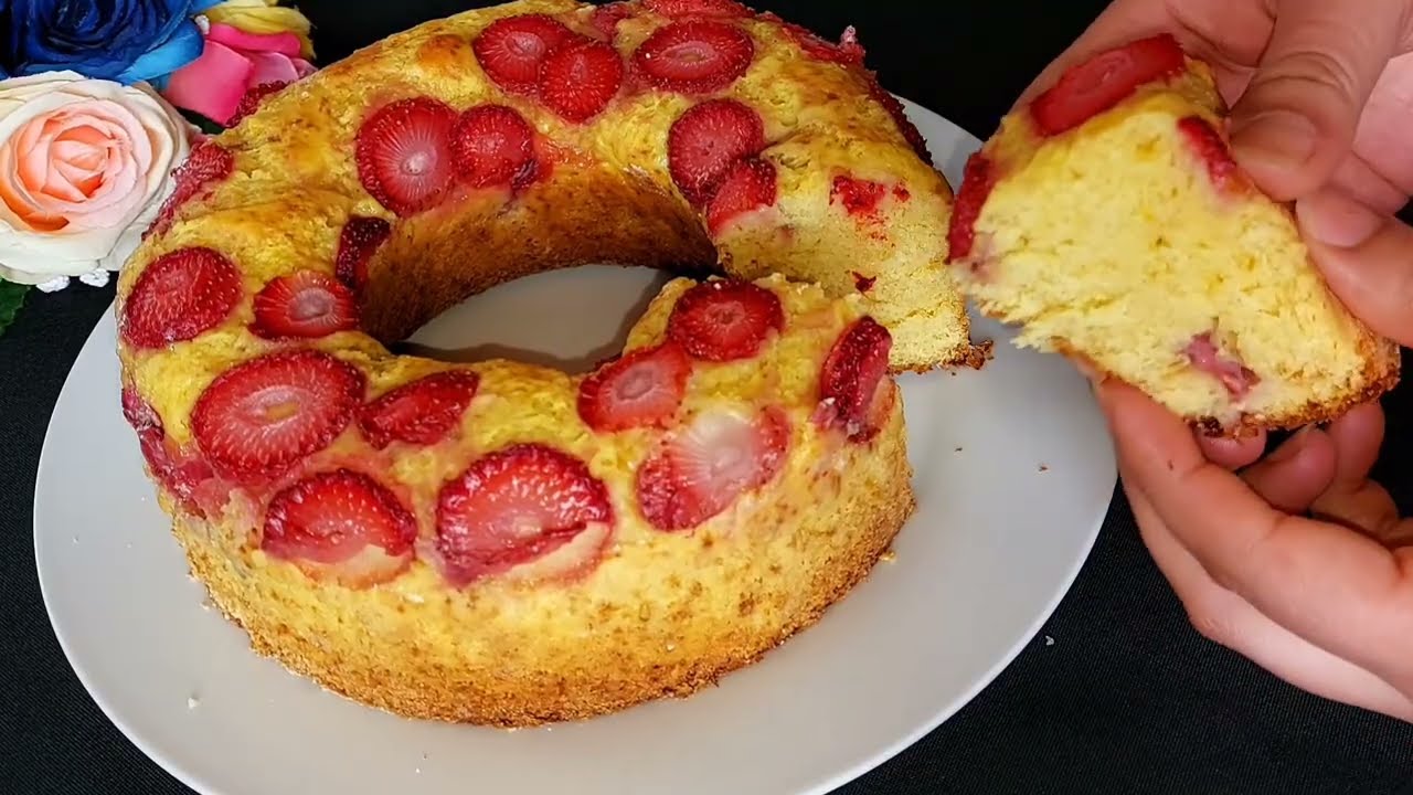 Ciambella Ricotta e Fragole 🤩 Sofficissima e Buonissima 🥰 Pronta in 5 Minuti 🥰