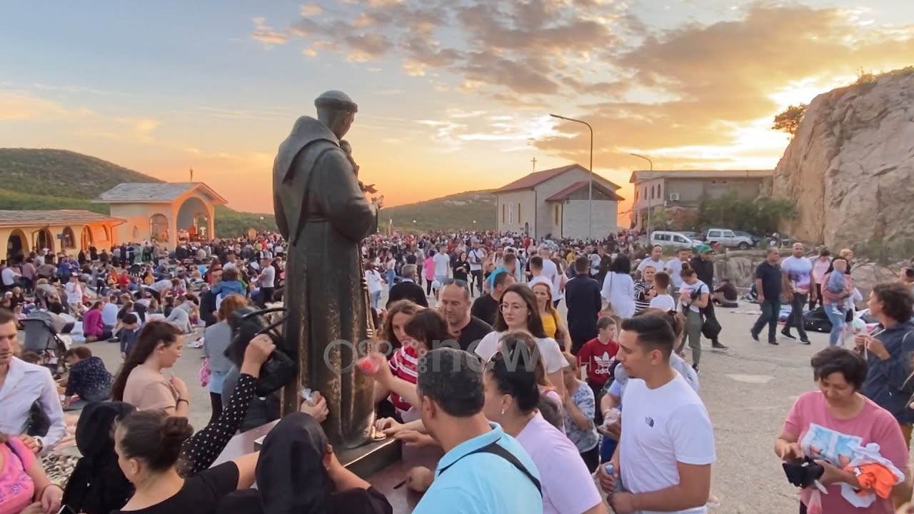 Pelegrinazhi n&euml; La&ccedil;, t&euml; krishter&euml; e mysliman b&euml;hen bashk&euml; n&euml; kish&euml;n e Shna Ndout