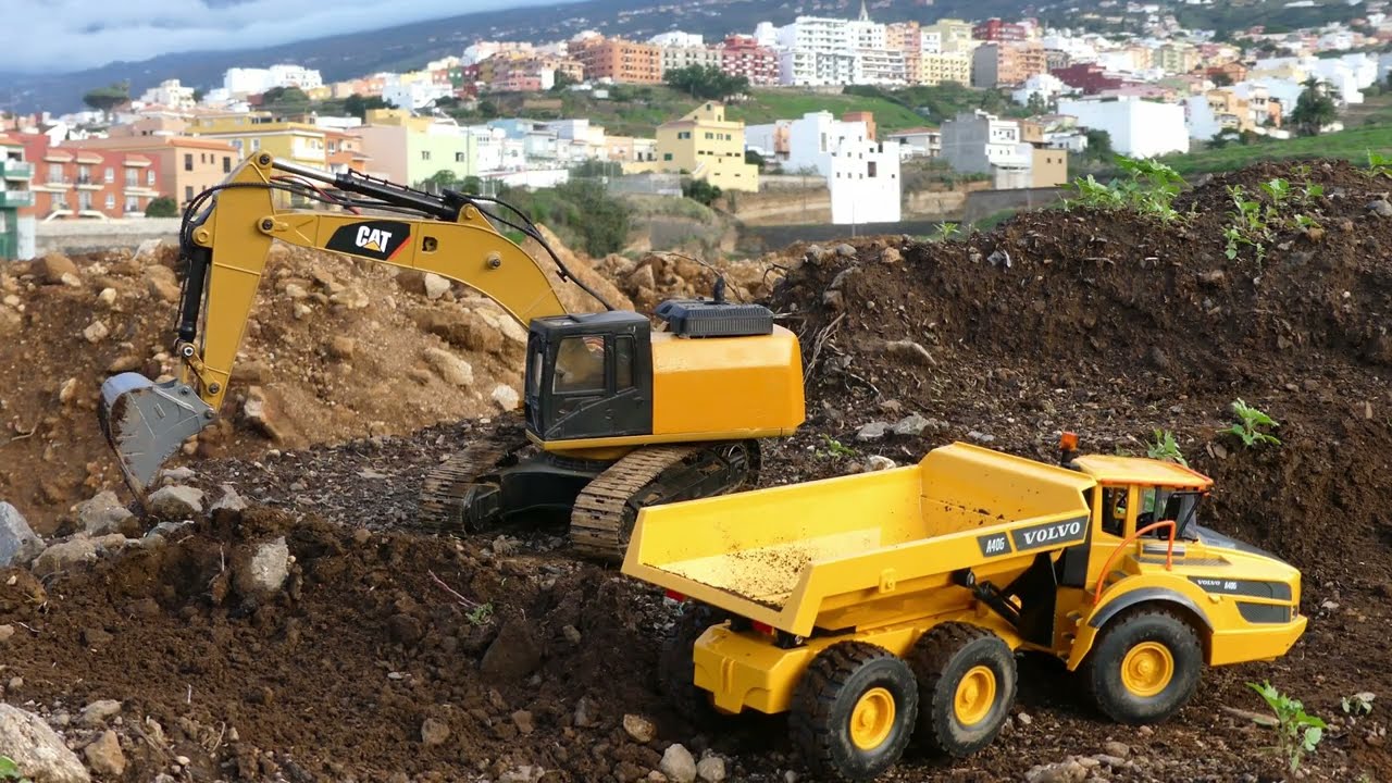Realistic RC CAT Excavator in Dirt & Stone | Huina 1580 + Volvo Double E