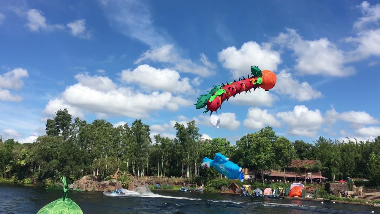 New Kite Tails VERY FIRST FULL show at Disney’s Animal Kingdom and Baloo takes a bath!