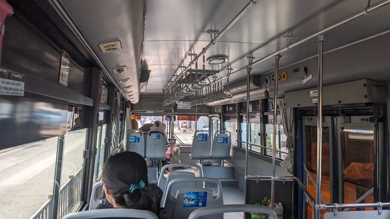 Tuyến xe buýt 06 (Samco City Hi-Class H76 CNG) đi từ ngã tư Bình Thái đến ngã tư Hàng Xanh