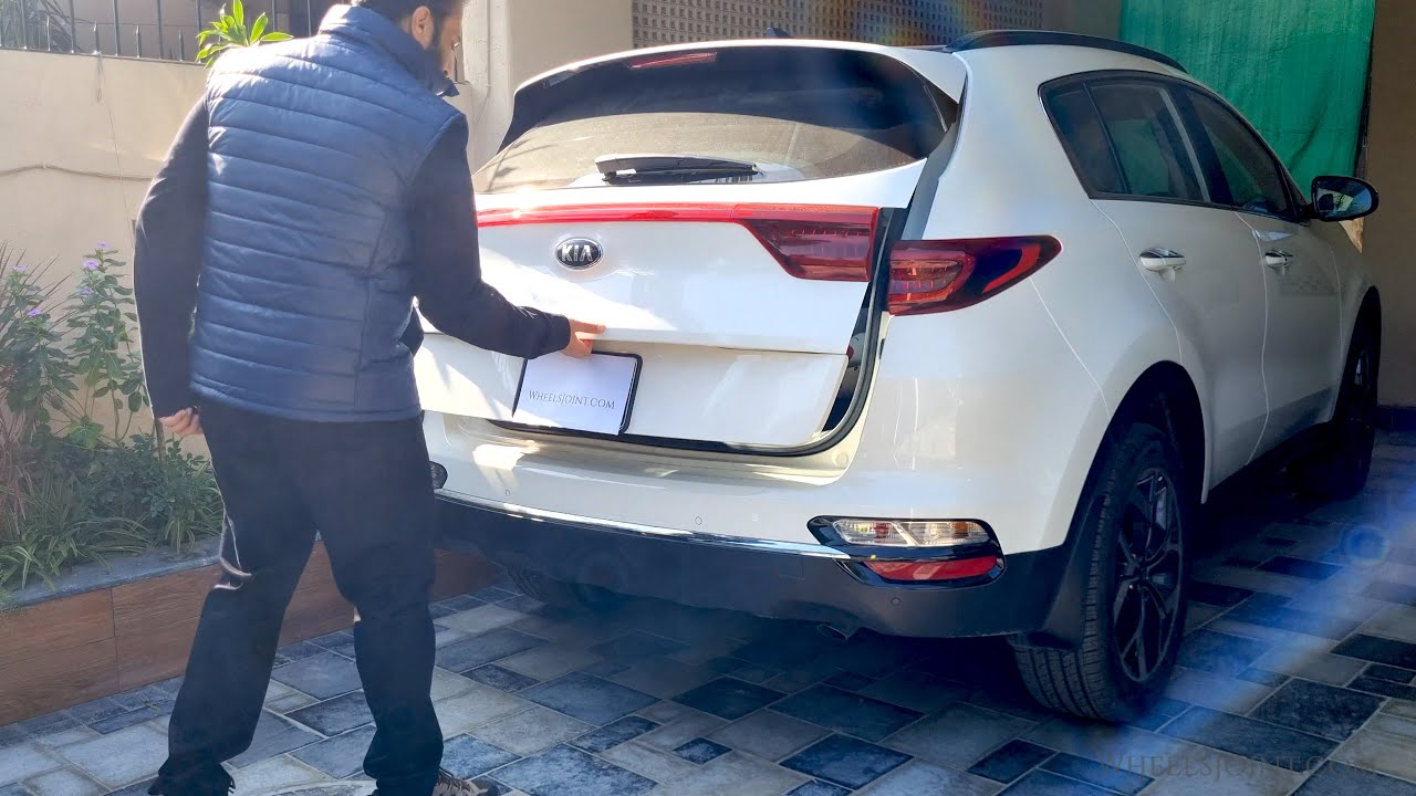 How to open manual liftgate in Kia Sportage