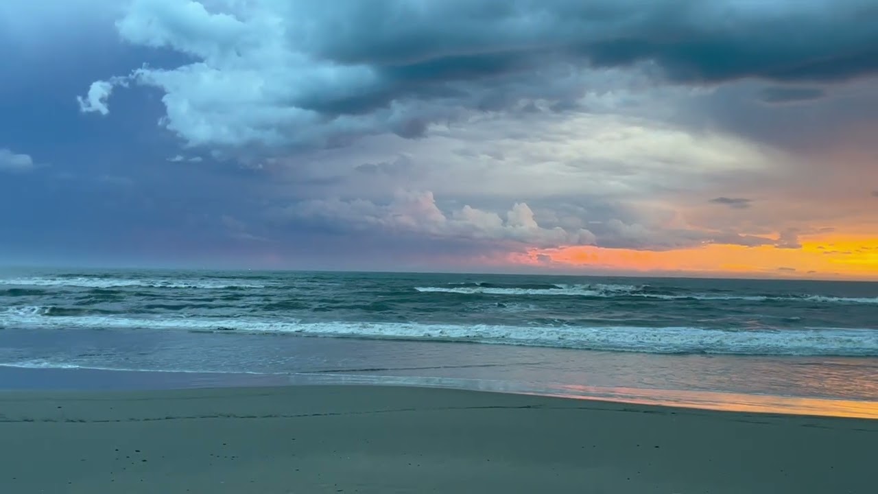 PRAIA DO HERMENEGILDO - APÓS TEMPORAL E ENTARDECER NA PRAIA.