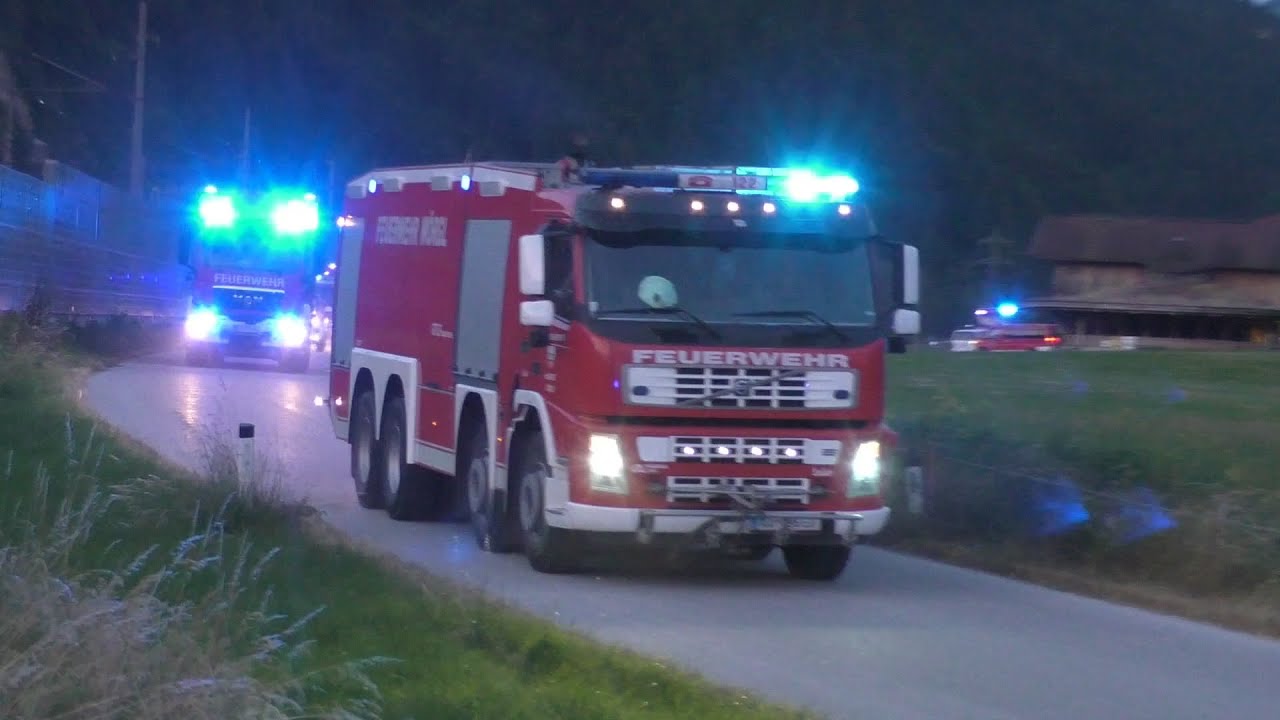 Gesamter Fuhrpark der FFw Wörgl/Tirol auf Blaulichtfahrt