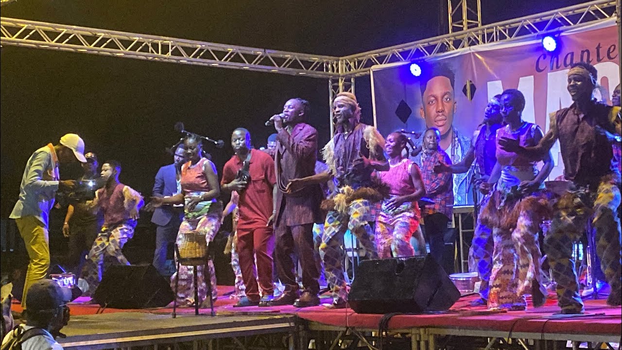 Concert #saintvalentinesday 💌 MAC ITOUA Davy Kassa à Honorer Son Petit Frère Sur Scène 