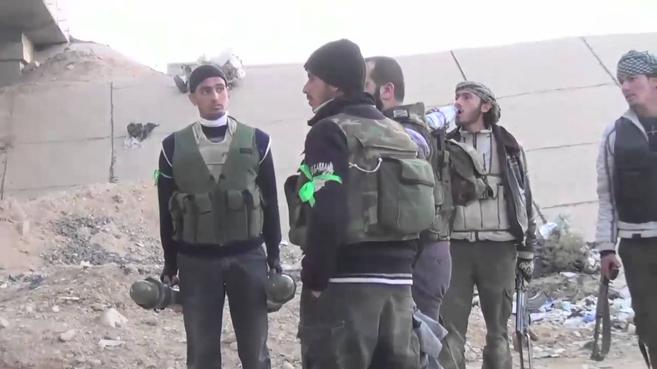 القلمون.. المعارضة تنسحب من جيرود مقابل وقف غارات الأسد