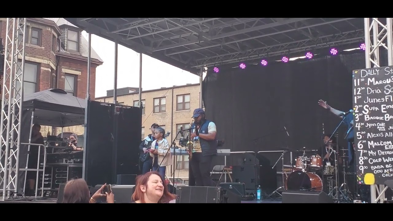 Malcolm Elliot on sax @ Dally in the Alley 2023