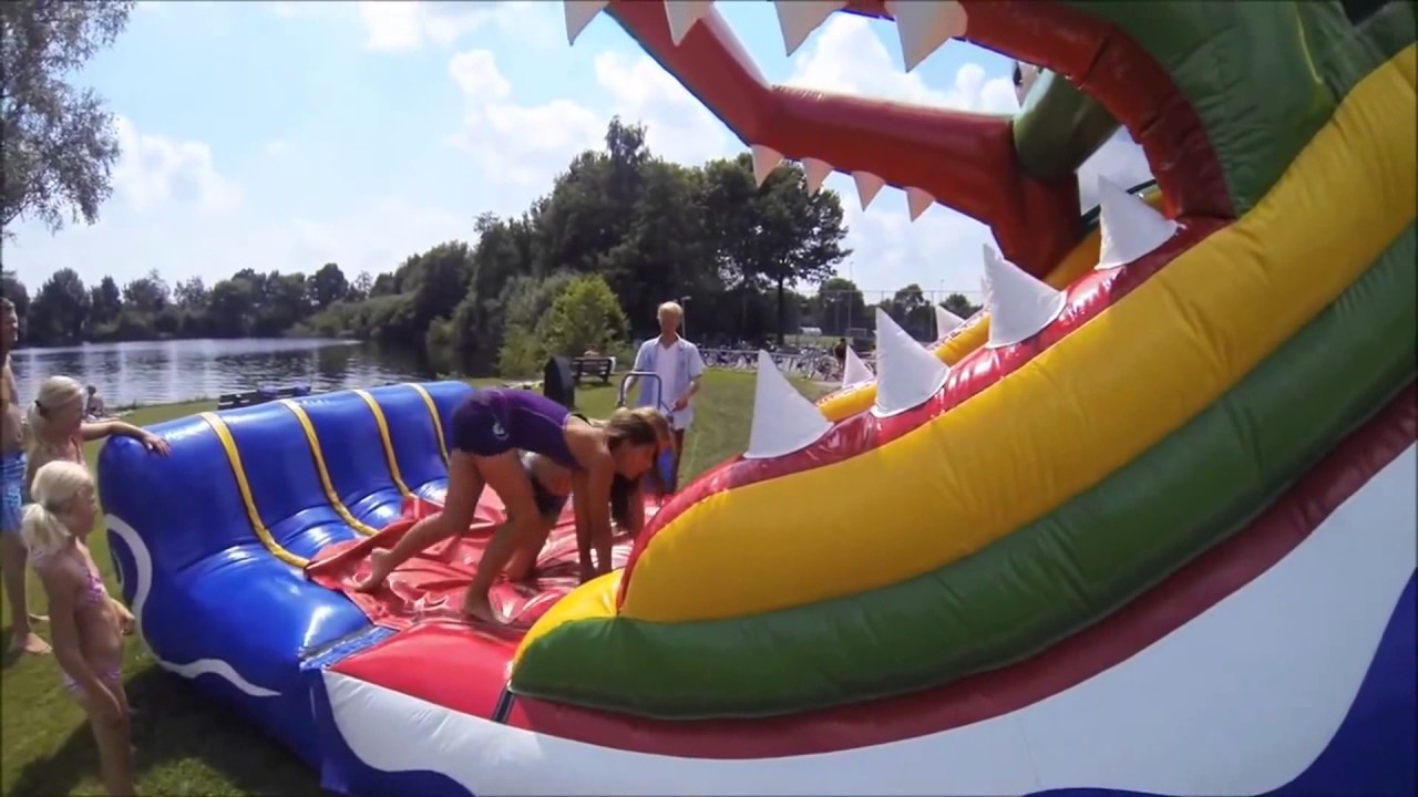 Zamek dmuchany Multiplay Super krokodyl z dużą zjeżdżalnią i basenem