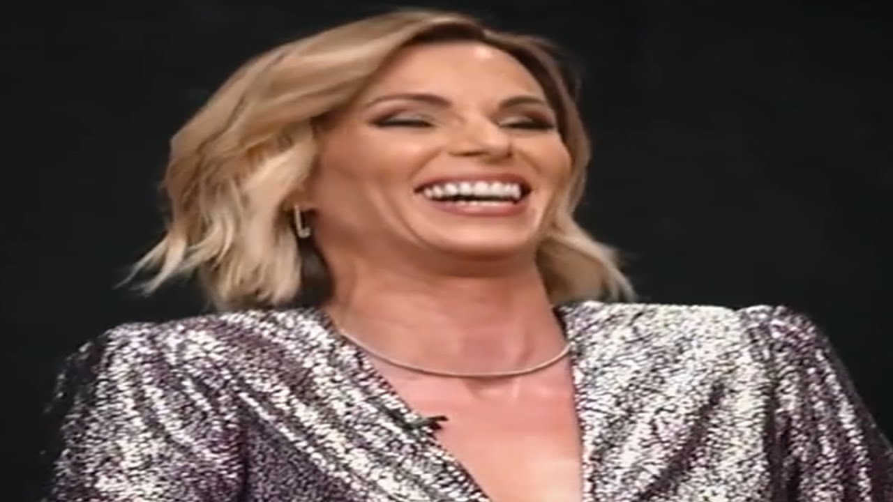 tendo um derrame enquanto seu marido toma um licor