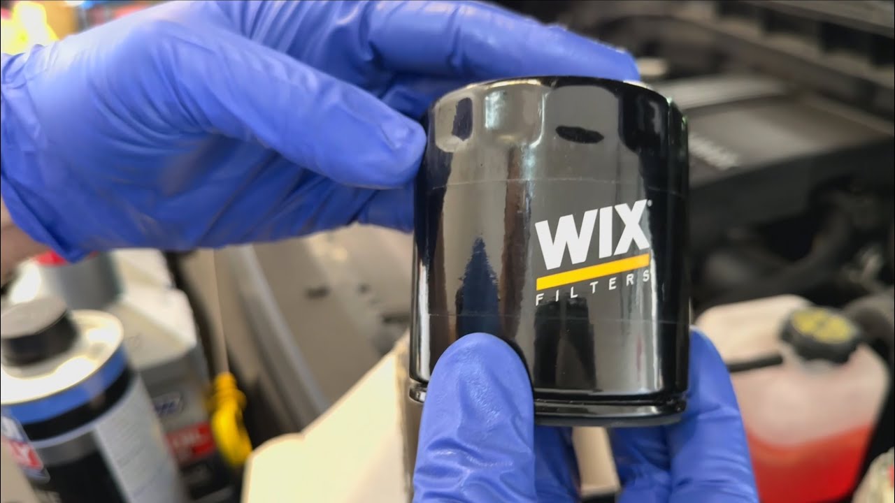 Замена масла AMSOIL 100000 с фильтром Wix, промывкой Liquimoly и Ceratec на двигателе GMC Yukon D...