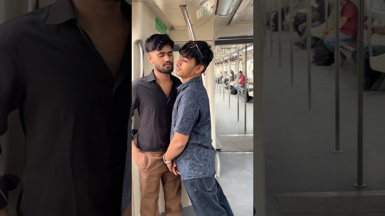 Delhi metro mein ye kya ho gaya hai 😱 #shorts #trending #viralvideo #video #ytshorts