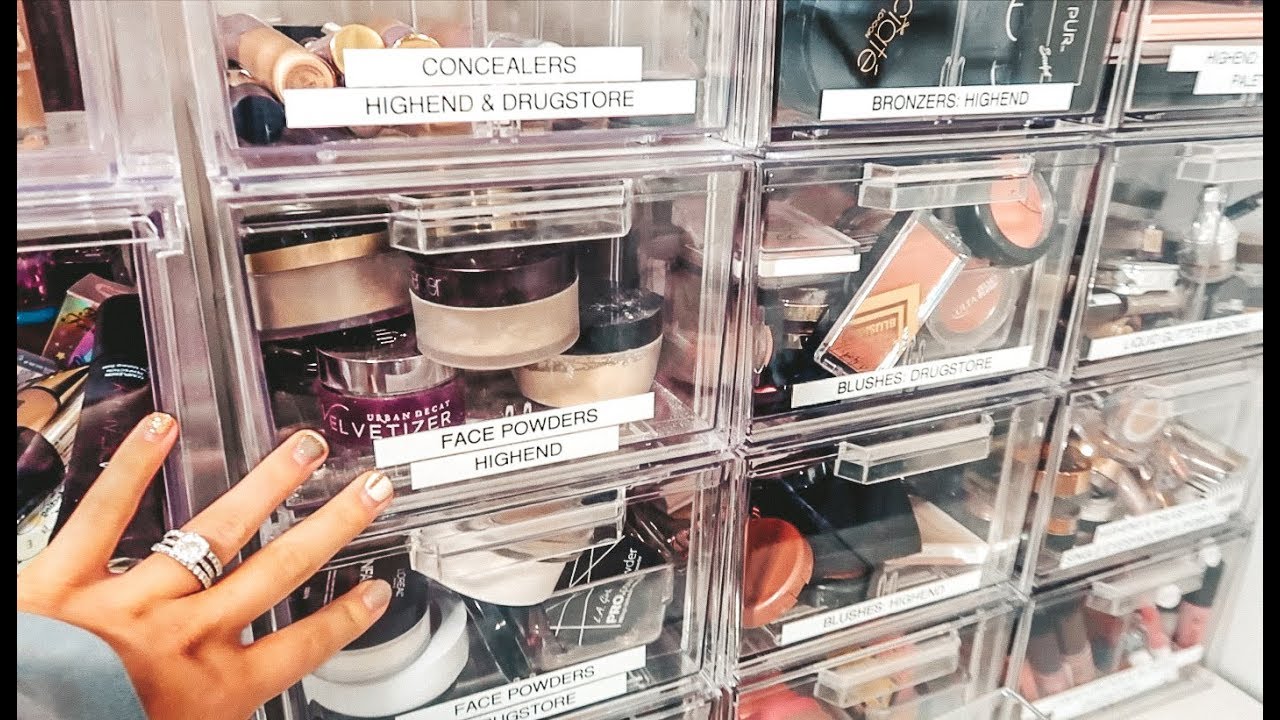 FACE POWDER / BRONZER DECLUTTER! SO MUCH MAKEUP! LOVED, HATED, & FORGOTTEN | Casey Holmes