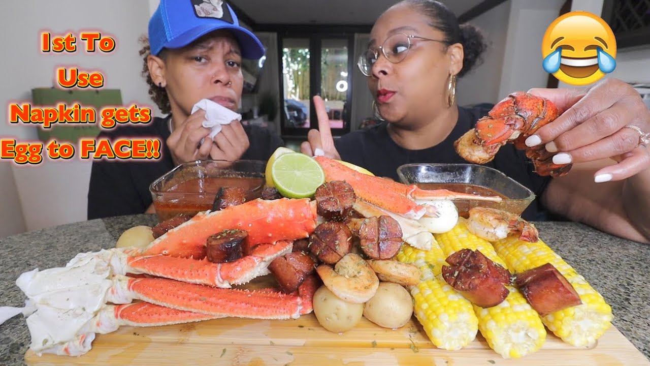 KING CRAB SEAFOOD BOIL DRIPPING WITH SAUCE ( NO NAPKIN CHALLENGE! )