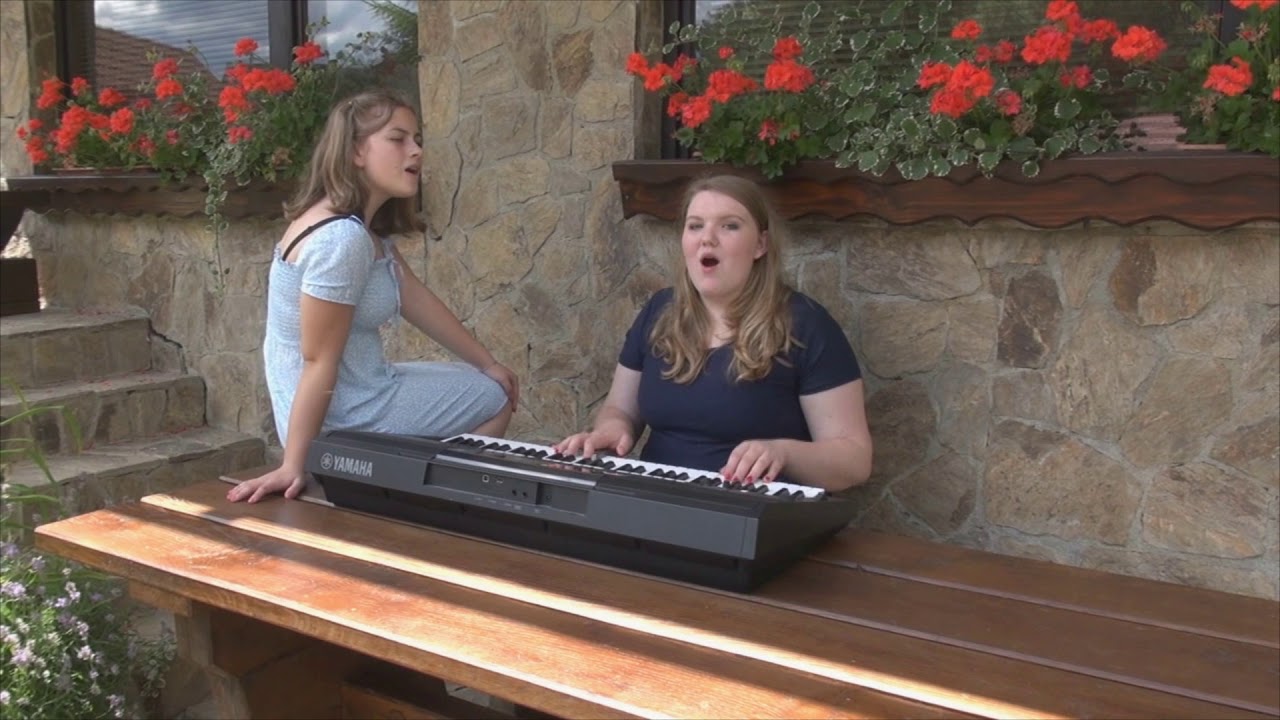 TVOJE IME, SLOVENIJA -Zala Doberšek in Ajda Bezjak