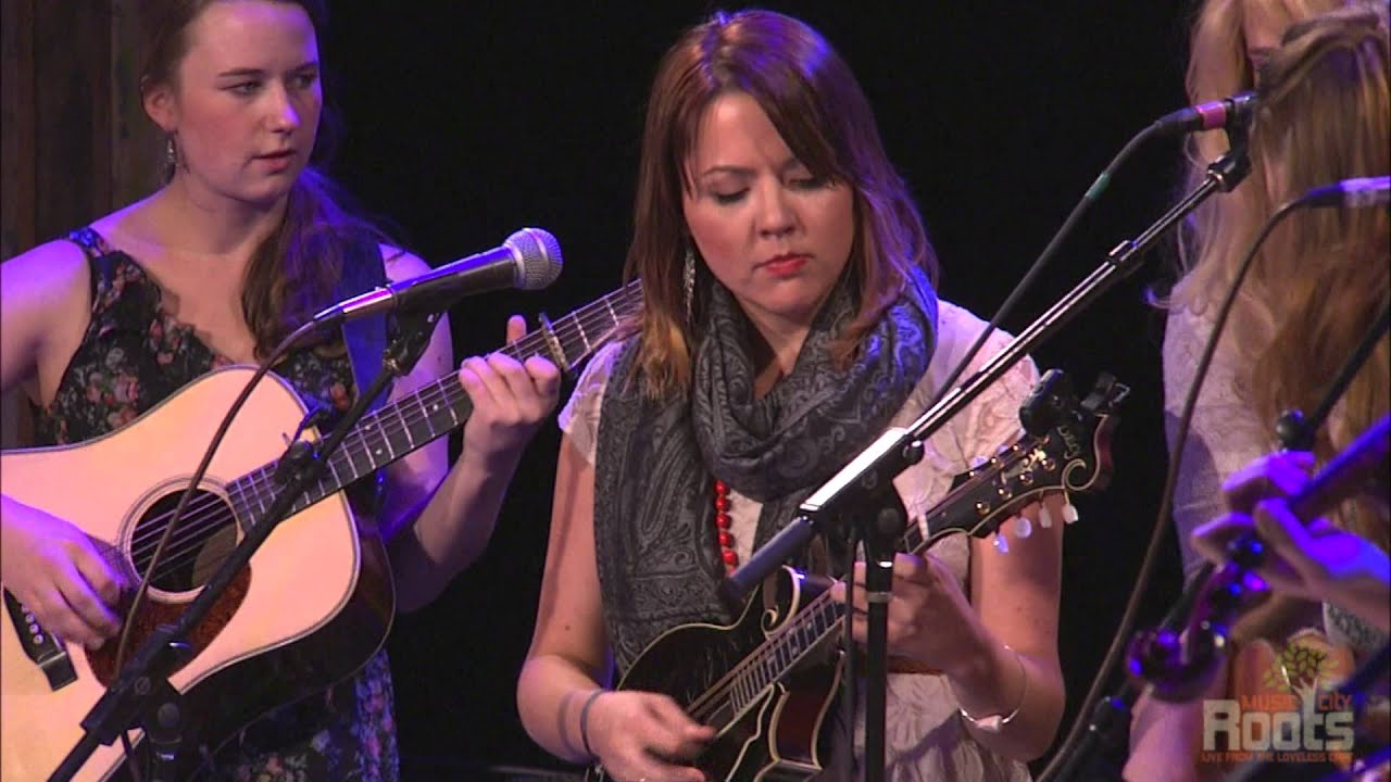 Della Mae 