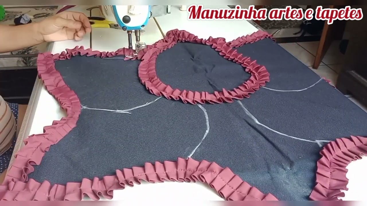 Tapetes de frufru iniciando mais um jogo de banheiro manual com 3 peças #artesanato #tapetesfrufru