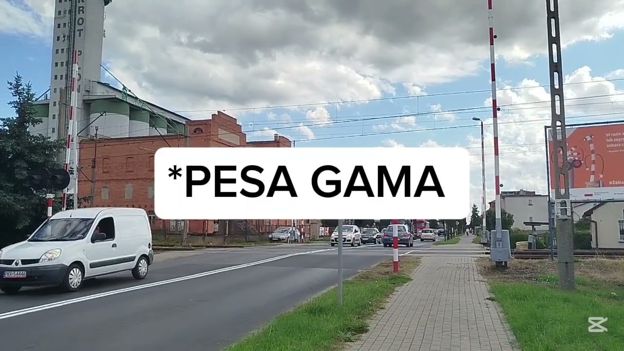 Prezentacja przejazdu kolejowego-ul. Koźmińska Krotoszyn + dwa przejazdy pociągów 