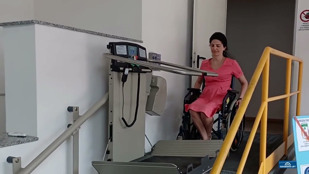 Come funziona il servoscala per disabili? Ecco come funziona Artira di Garaventa Lift