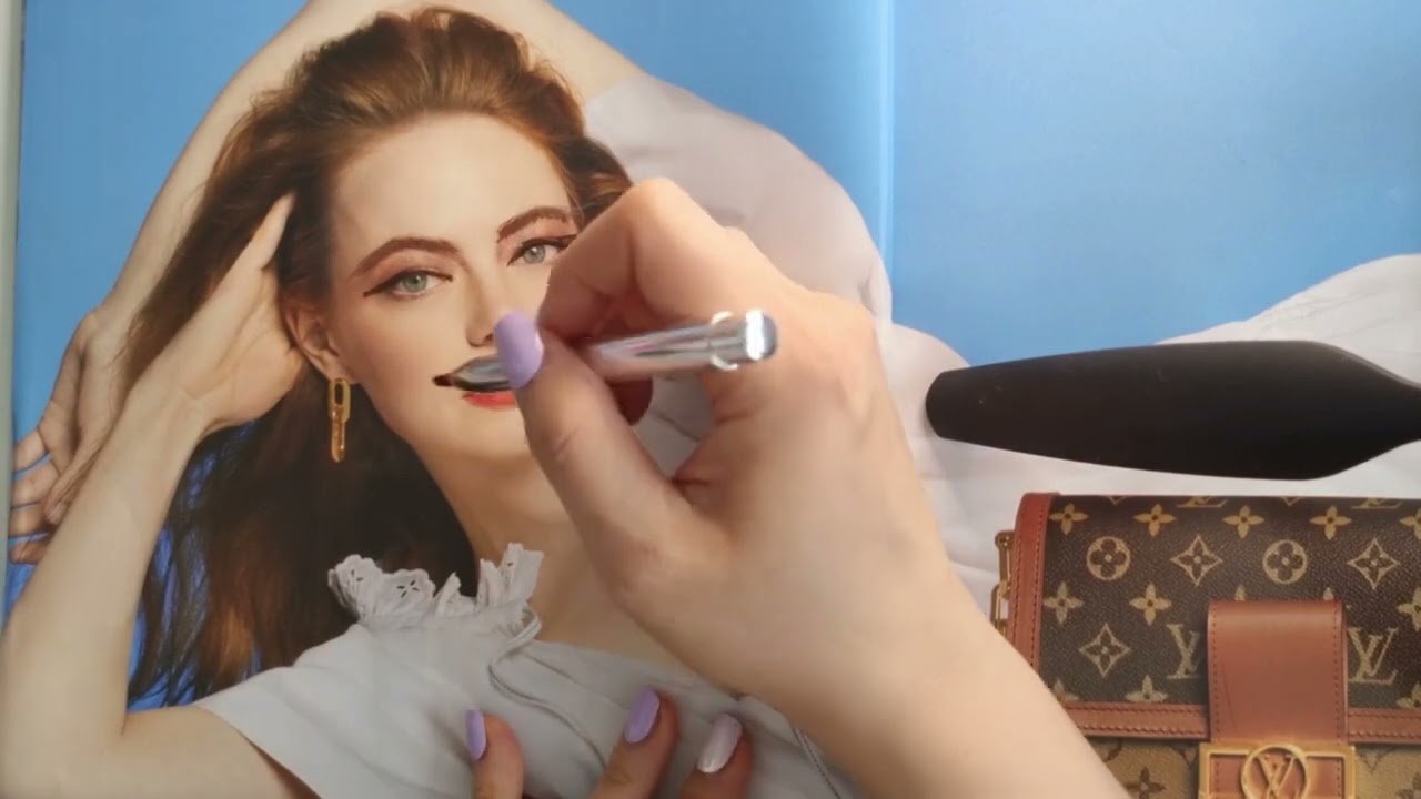 ASMR 잡지 위에 메이크업 귀걸이 스타일링 하면서 놀기