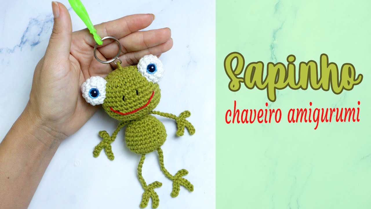 sapinho chaveiro amigurumi