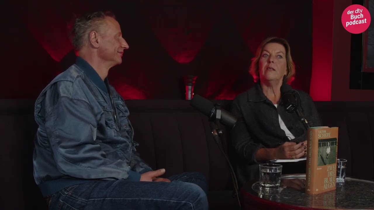 Dora Heldt trifft Victor Schefé | Seine Jugend in der DDR & sein Roman „Zwei, drei blaue Augen“