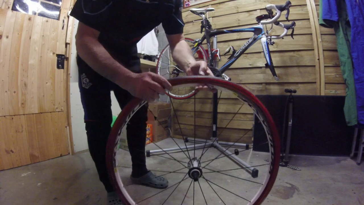 Comment changer un pneu de vélo de route