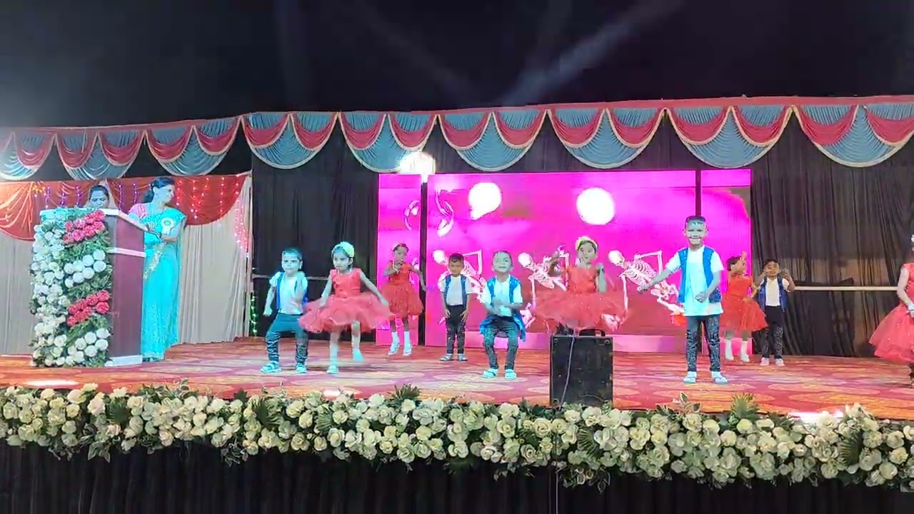 Harshal LKG  dance1