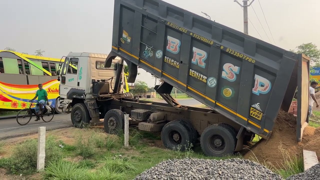 Ashok Leyland Tipper Unloading #ashokleylandtruck -#unloading 