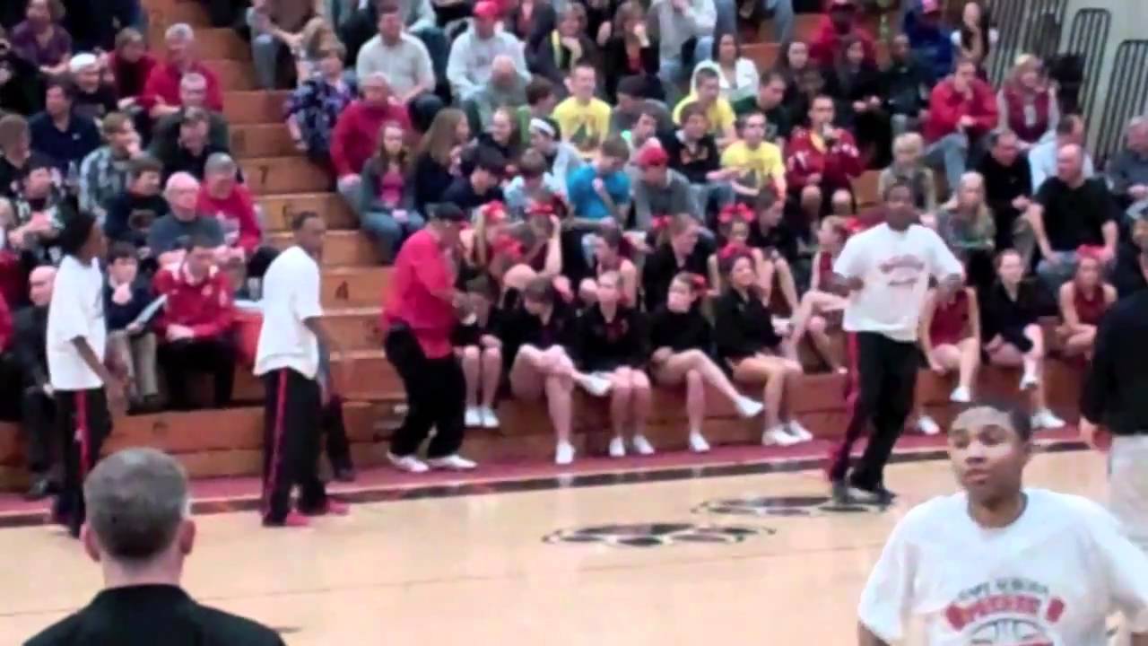 Ryan Boatright pregame dunks warmups East Aurora HS 2/25/11 UConn 2011