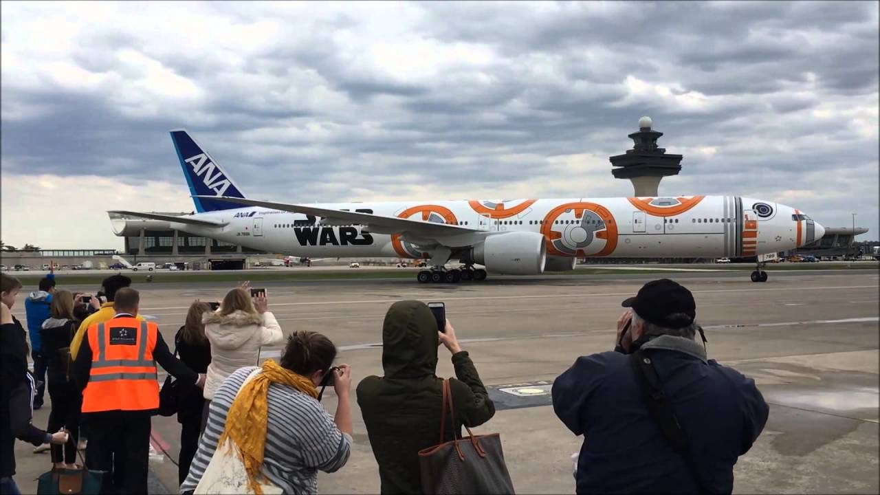 ANA BB-8 Arrival at Washington Dulles