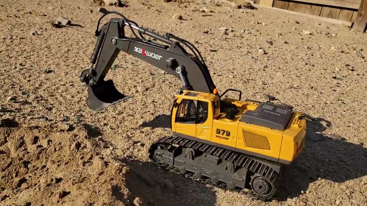 Huina Kaliwoer 13550 RC excavator - Will it fill a hole in the yard.