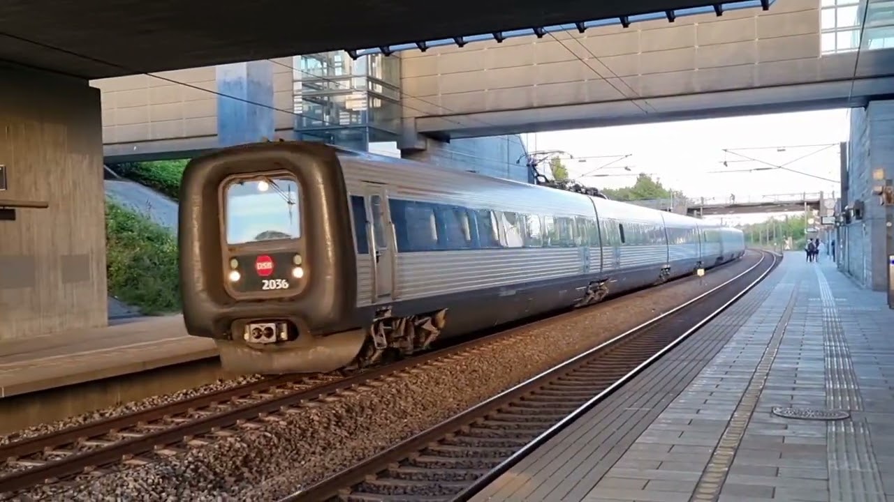 Forskellige Tog på Ørestad Station