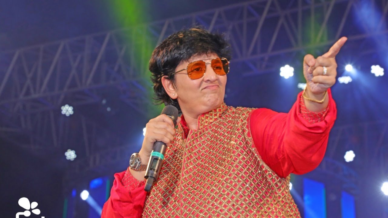 Falguni Pathak Navratri 2019 - Day 6