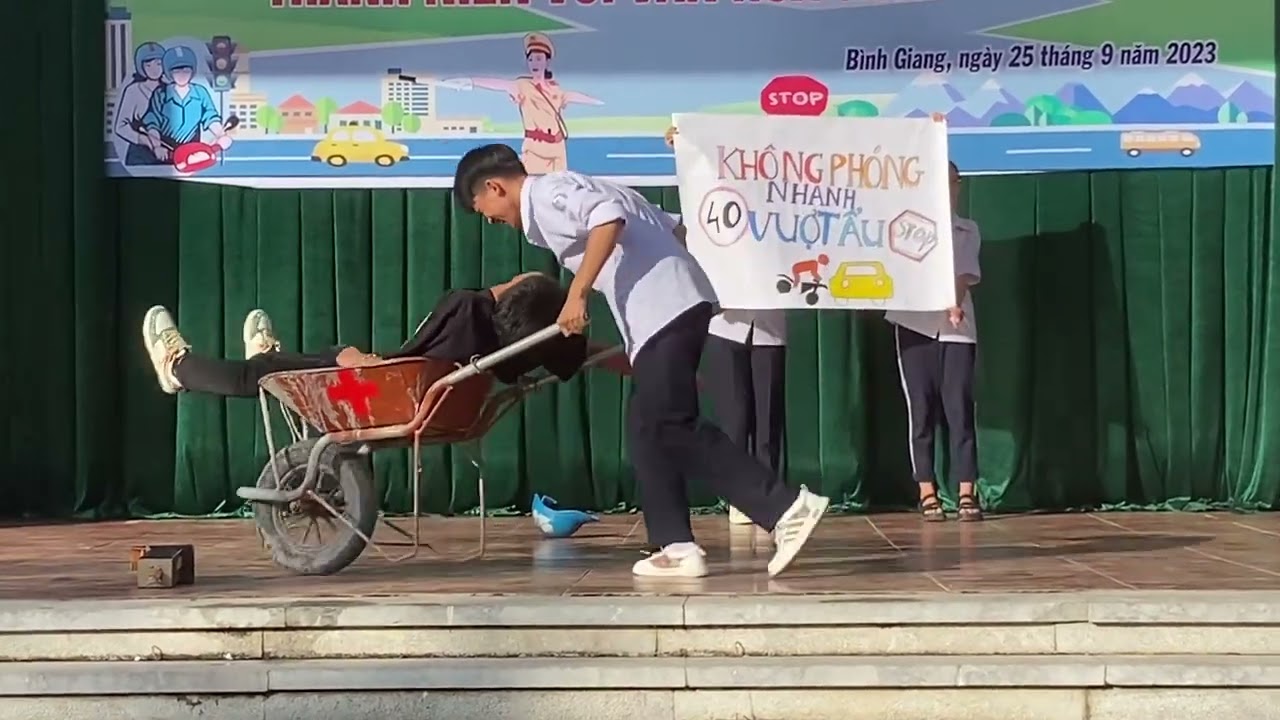 Kịch ngoại khoá chủ đề An toàn Giao thông - 12E THPT Đường An