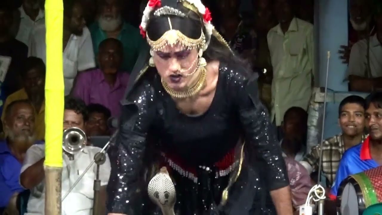 পদ্মা দেবীর তাজা সা*প নিয়ে দুর্ধর্ষ অভিনয় । দেখুন কিভাবে তাজা সাপ চিবিয়ে খাচ্ছে😱😱😱