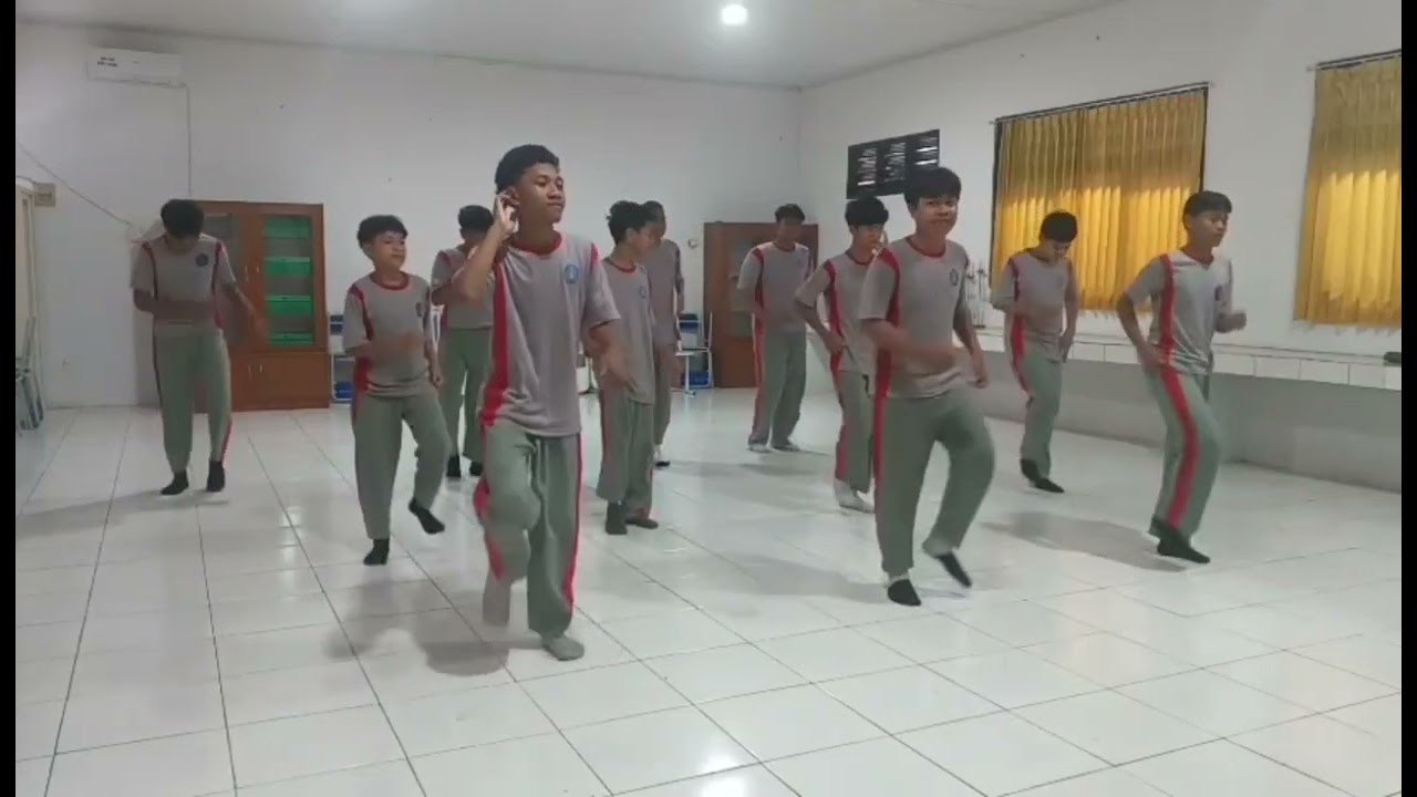 Senam aerobik kel 3 kelas 96