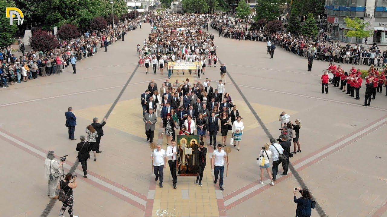 Хиляди добричлии се включиха в празничното шествие за 24 май