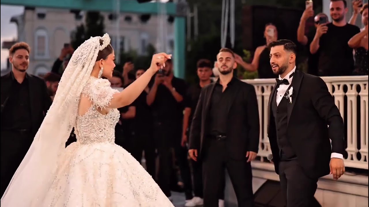 BURAK BULUT VE EDA SAKIZ DÜĞÜNDE ZEYBEK OYNADI 