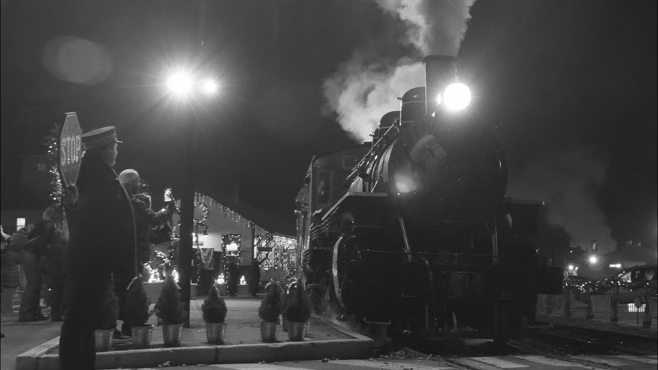 The Essex Steam Train and Riverboat: Christmas in the Connecticut Valley [4K]