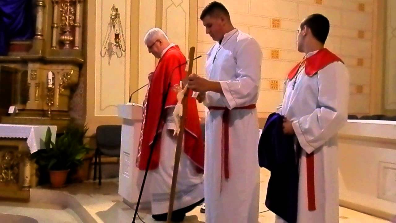 veliki petak,18 travnja2014, obred ljubljenja križa