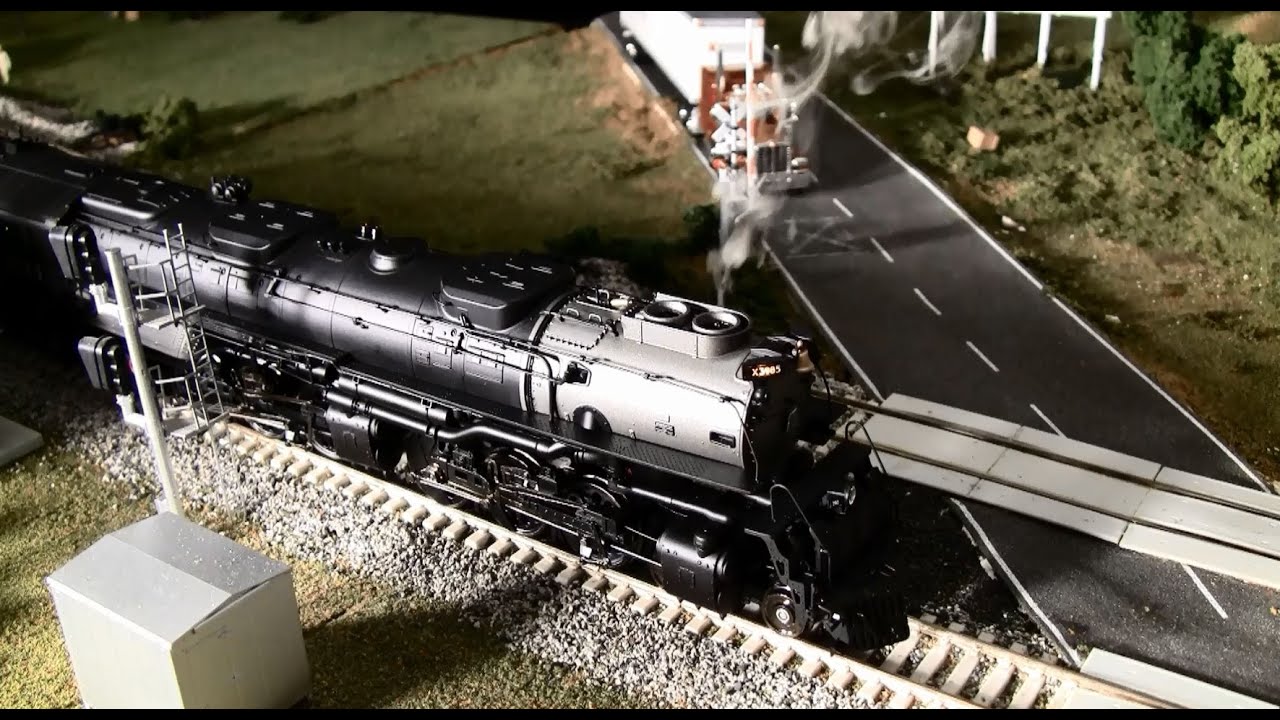 Athearn HO Scale Challenger #3985 w/ Tsunami Sound Review